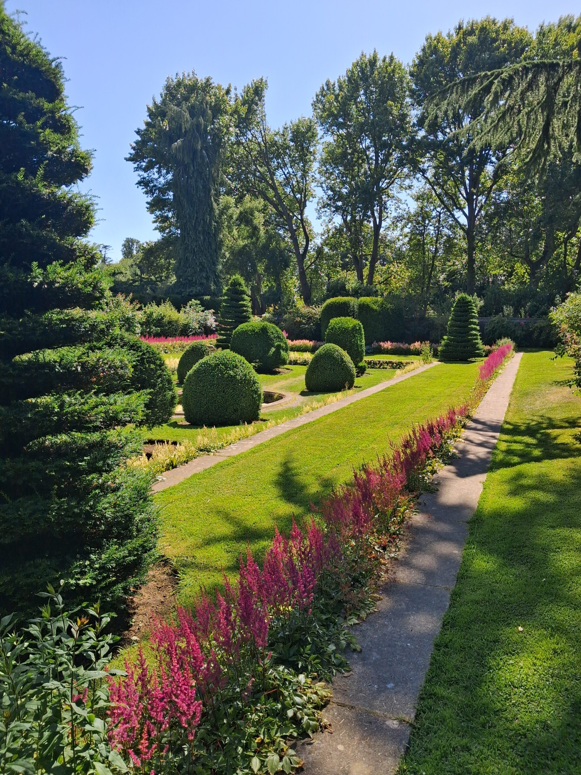 Edward Cecil Guinness' Sunken Garden